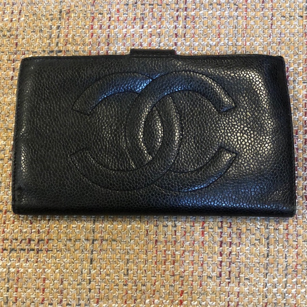 Authentic CHANEL Caviar Skin CC Logo Long Black Bifold Kisslock Wallet